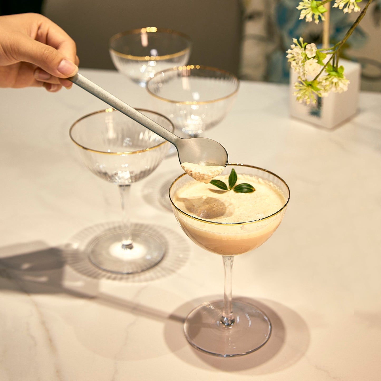 The Wine Savant Gold Rim Glasses 6 oz, Set of 4 Gold Rim Classic Manhattan Glasses For Martini, Cocktails, Champagne, Water & Wine - Classic Coupes Gilded Rimed, Crystal with Stems, Coupe-2