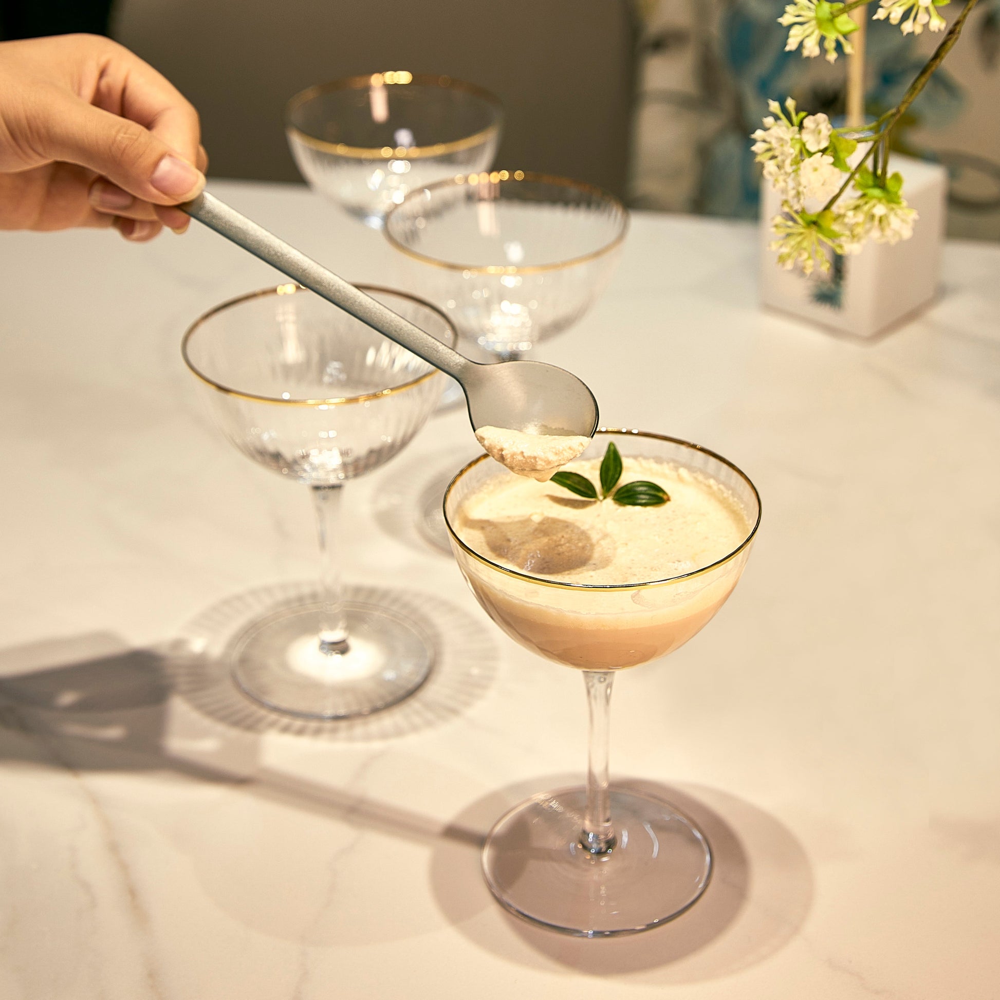 The Wine Savant Gold Rim Glasses 6 oz, Set of 4 Gold Rim Classic Manhattan Glasses For Martini, Cocktails, Champagne, Water & Wine - Classic Coupes Gilded Rimed, Crystal with Stems, Coupe-2