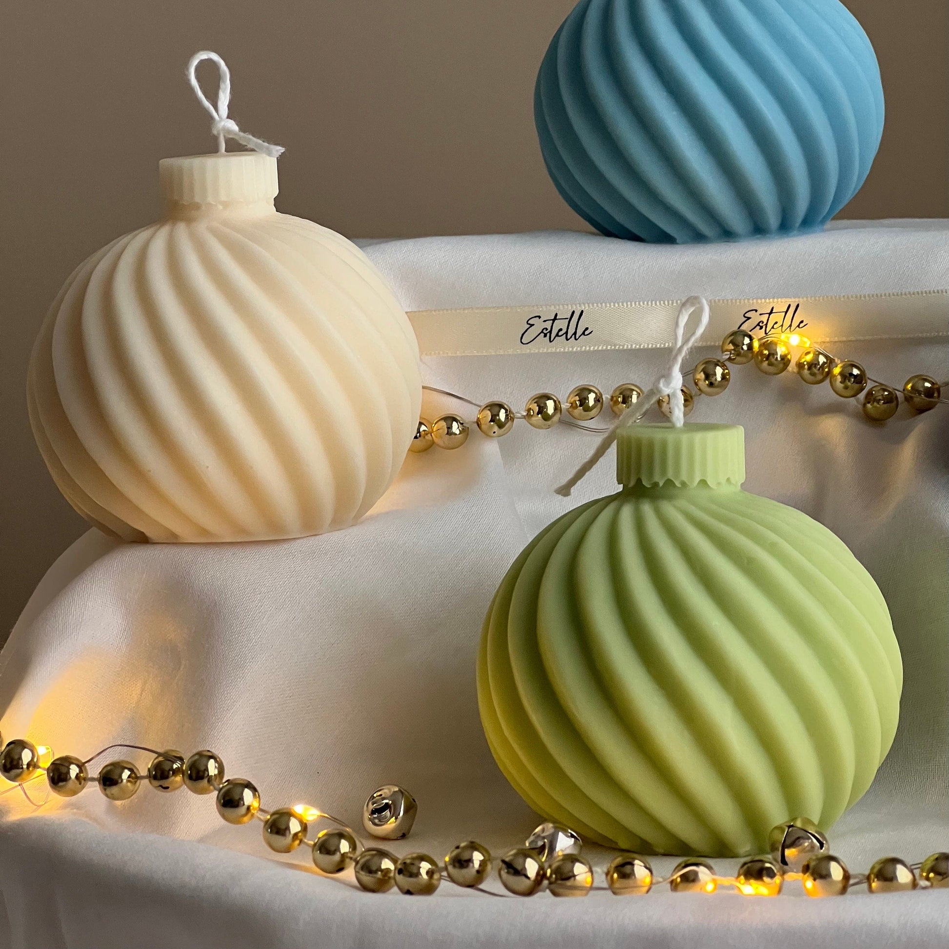 Swirl Christmas Bauble Candle-1