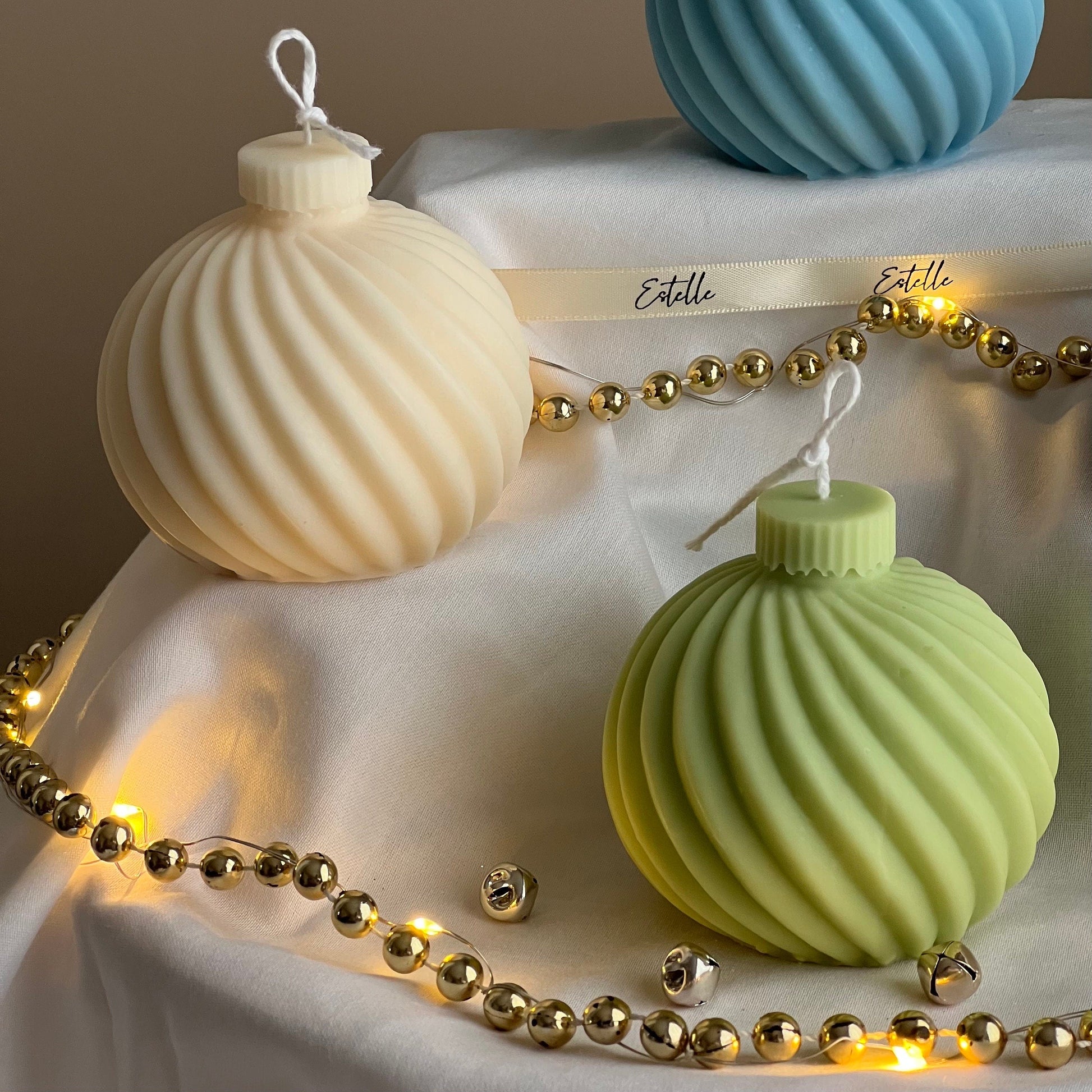 Swirl Christmas Bauble Candle-2