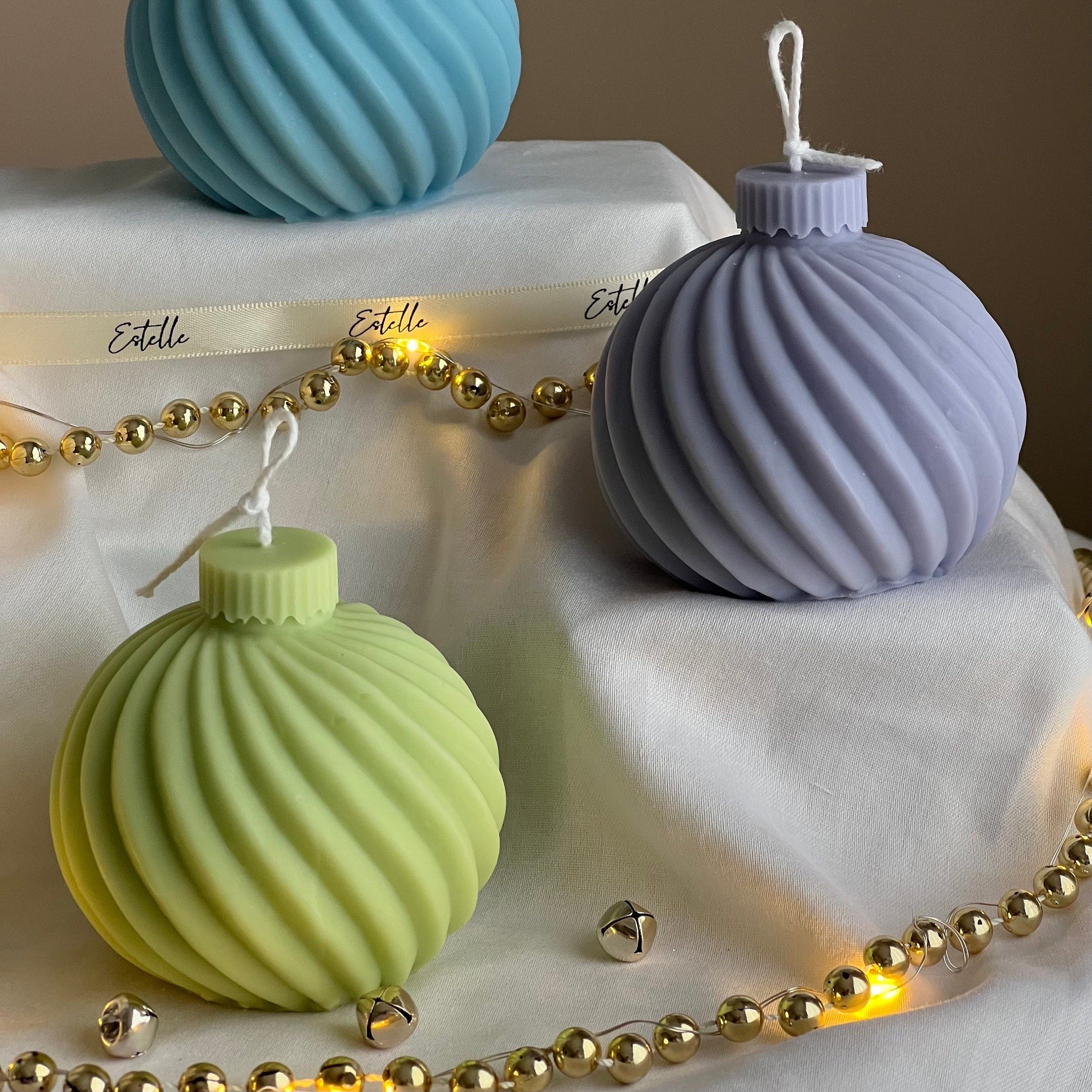 Swirl Christmas Bauble Candle-3