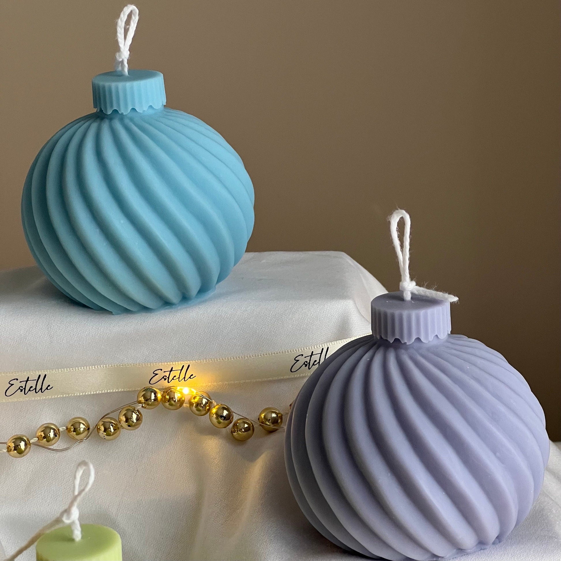 Swirl Christmas Bauble Candle-4